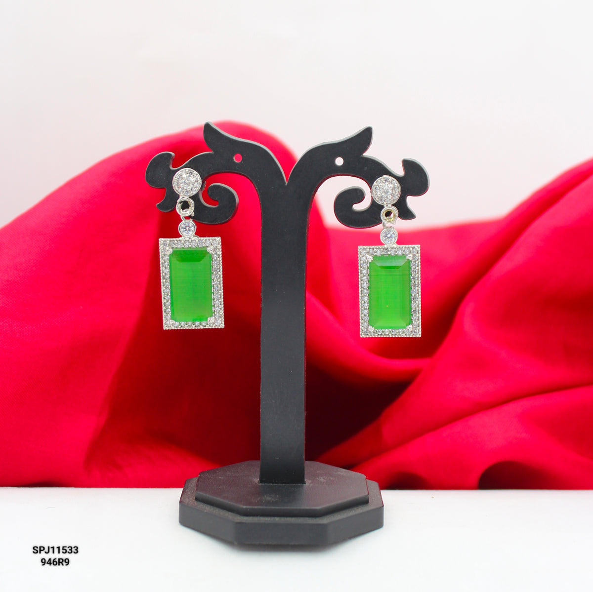 11533 Platinum Square Green Earrings