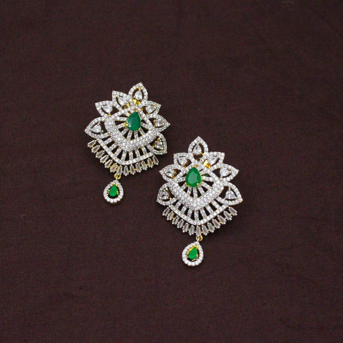 42772 Diamond Look Green Grand Pendant Set With Non Openable Hook Push Back Earrings