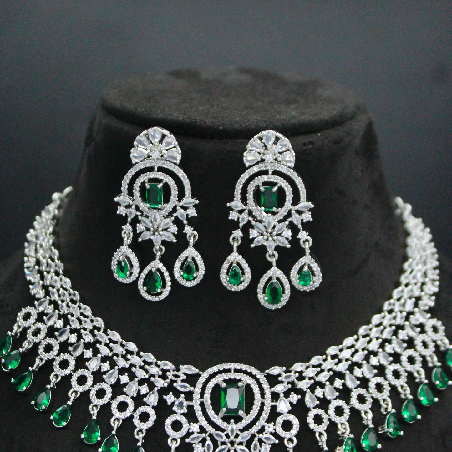 Platinum green necklace 38584