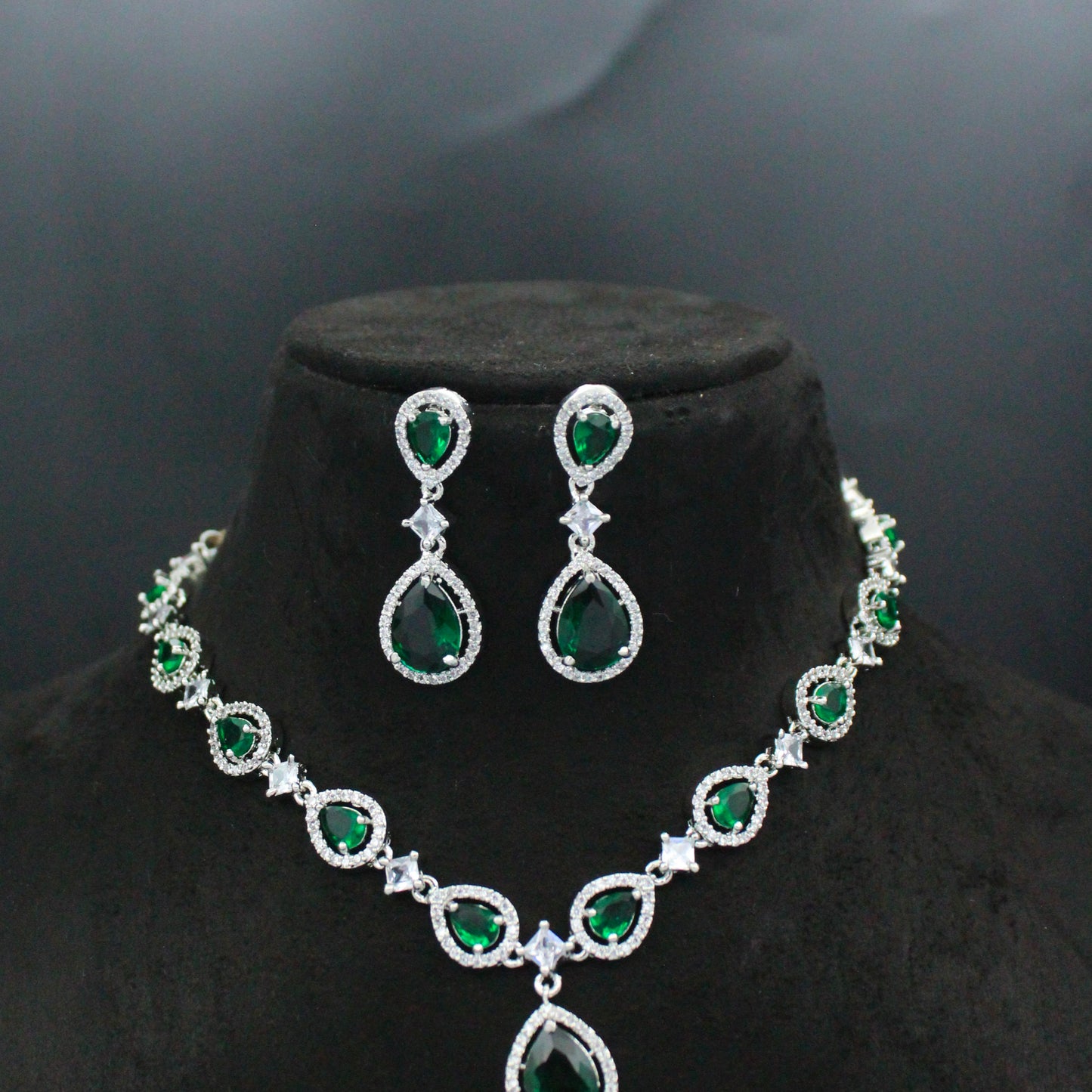 Platinum Dark Green Short Necklace SP-31037