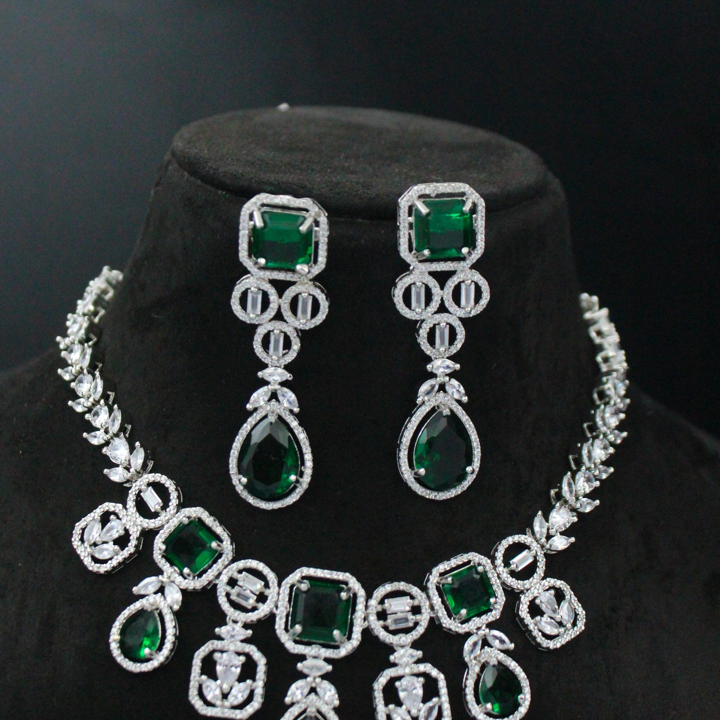 Platinum Green Short Fancy Necklace Set With Push Back Earrings 39082