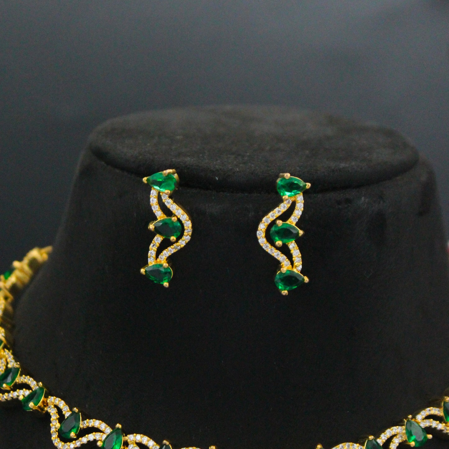 Gold Polish Green Stone Short Necklace SP-19669