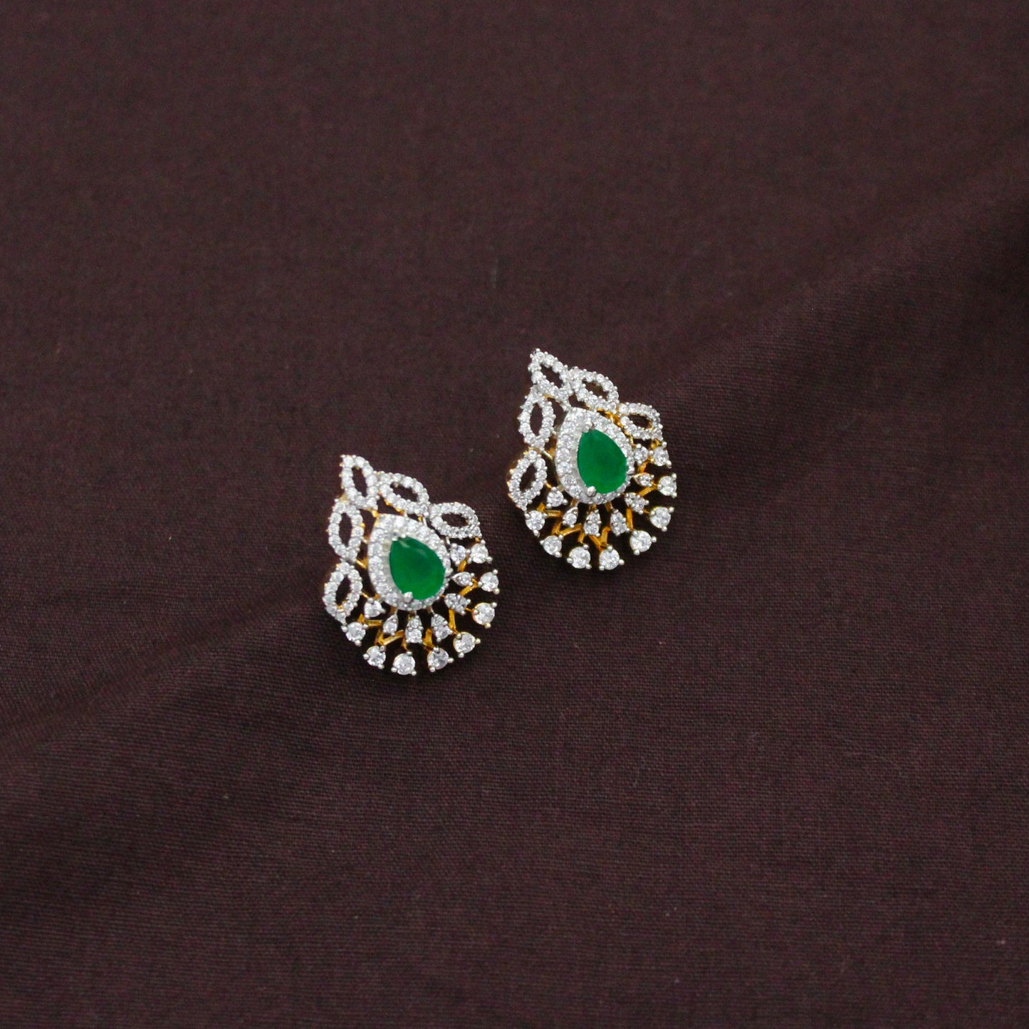 Diamond Look Floral Green Pendant Set With Push Back Earrings And Openable Hook 42867