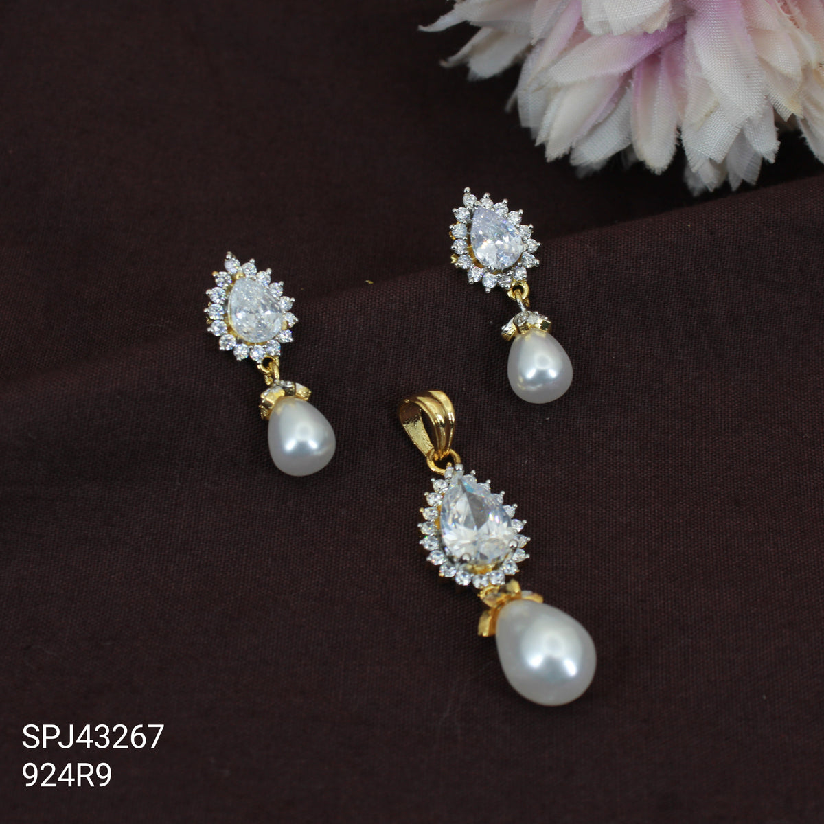 43267 GJ diamond look drop pattern full white pendent set with pearl drop push back Earrings