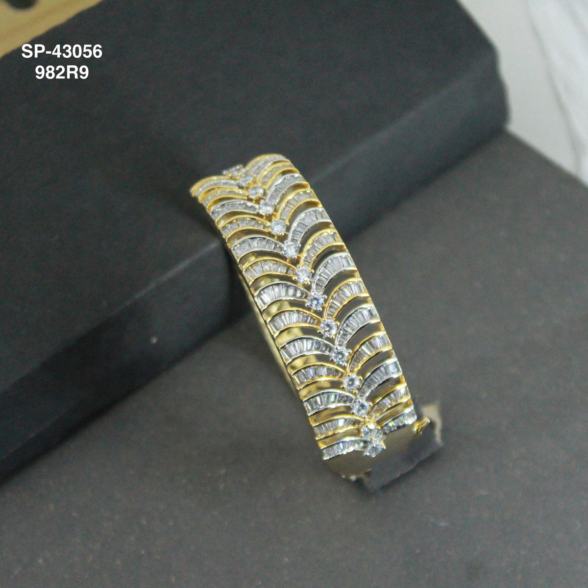 GJ Diamond broad bracelet 43056