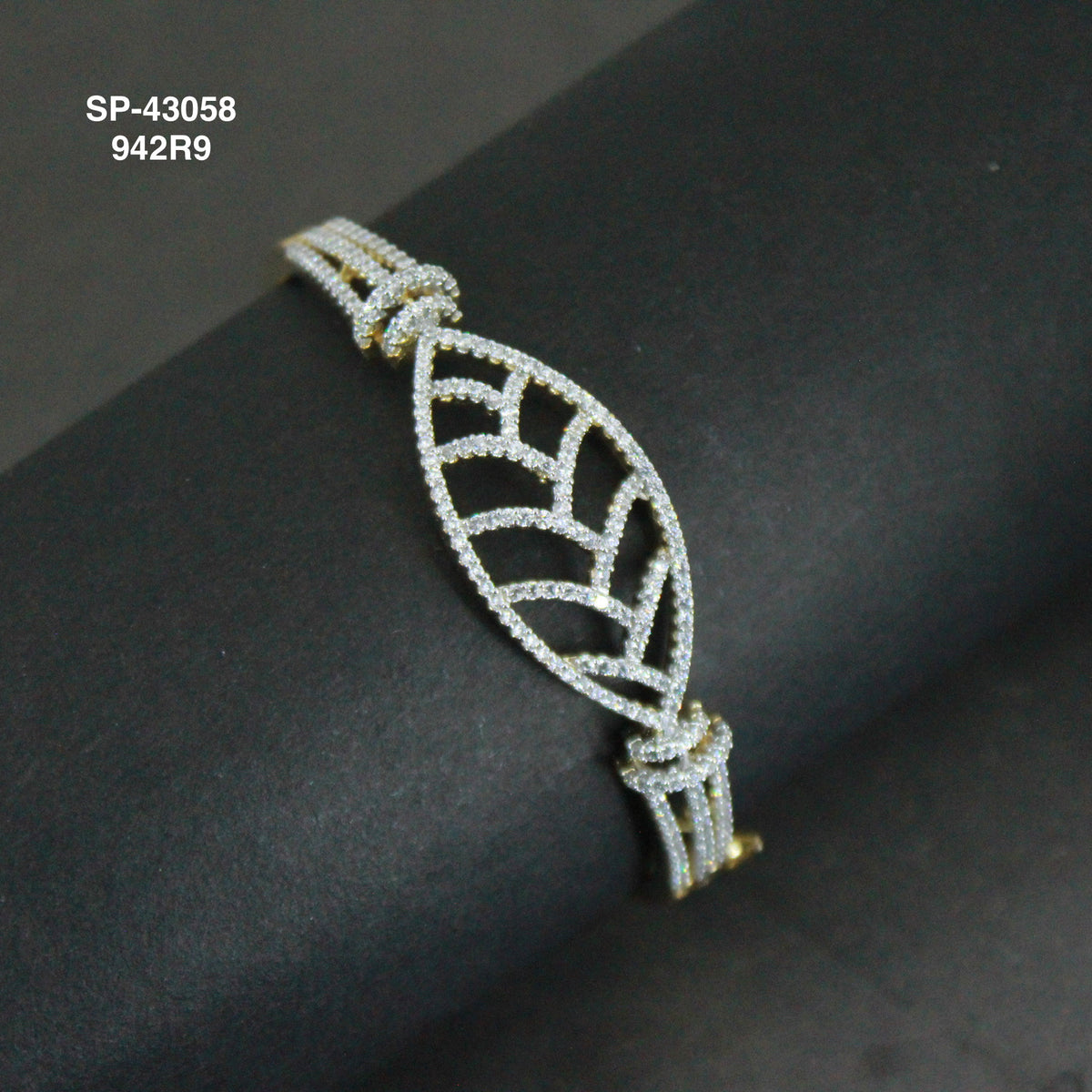 GJ Diamond Look like leaf pattern Openable bracelet 43058
