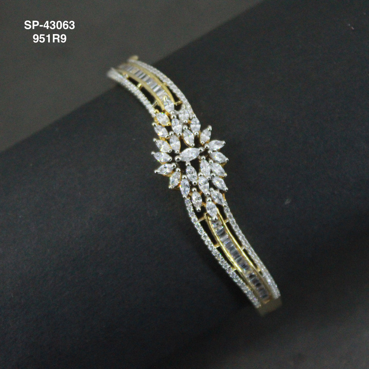 GJ Diamond look a like floral Openable Bracelet 43063