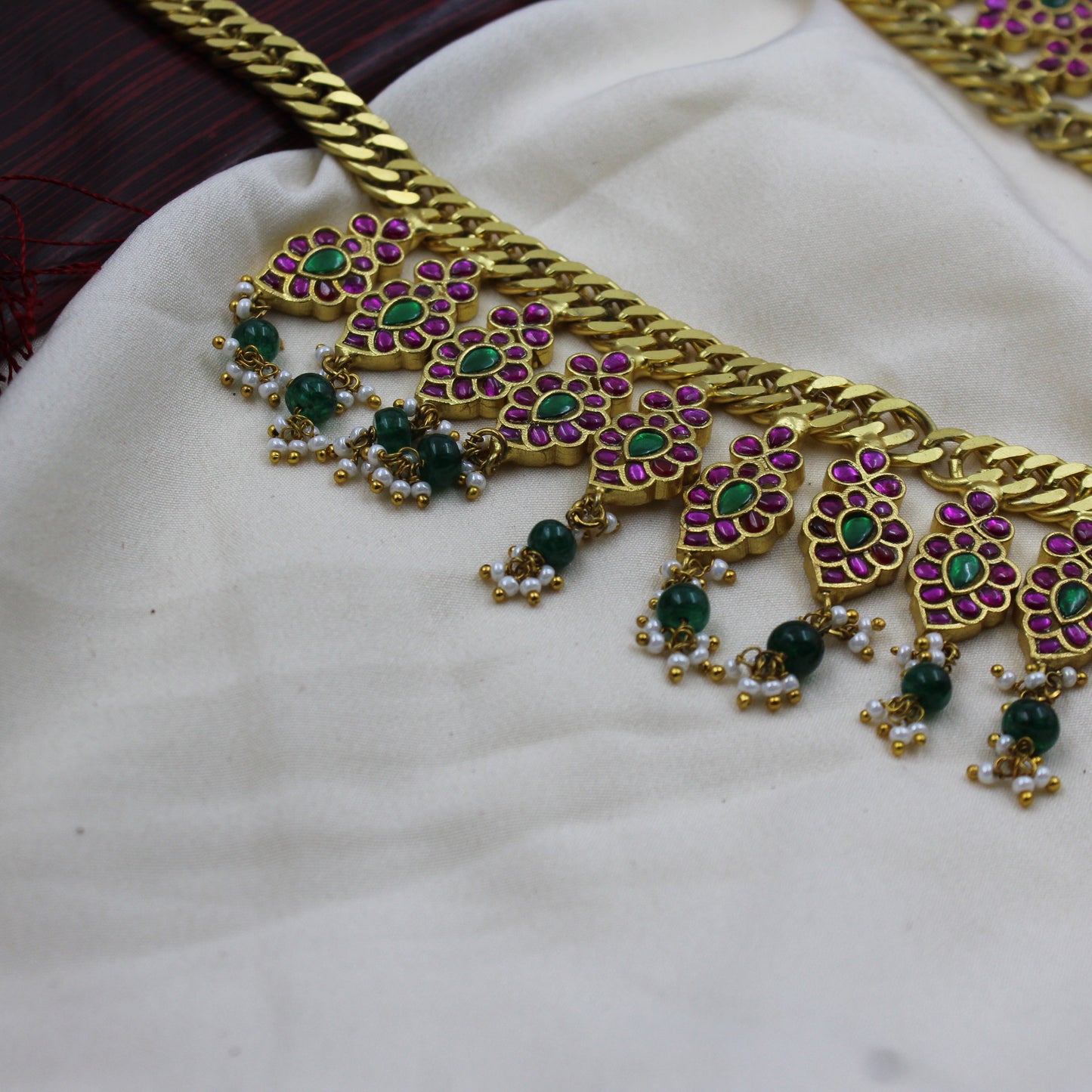 35829 Jadau mango pattern necklace