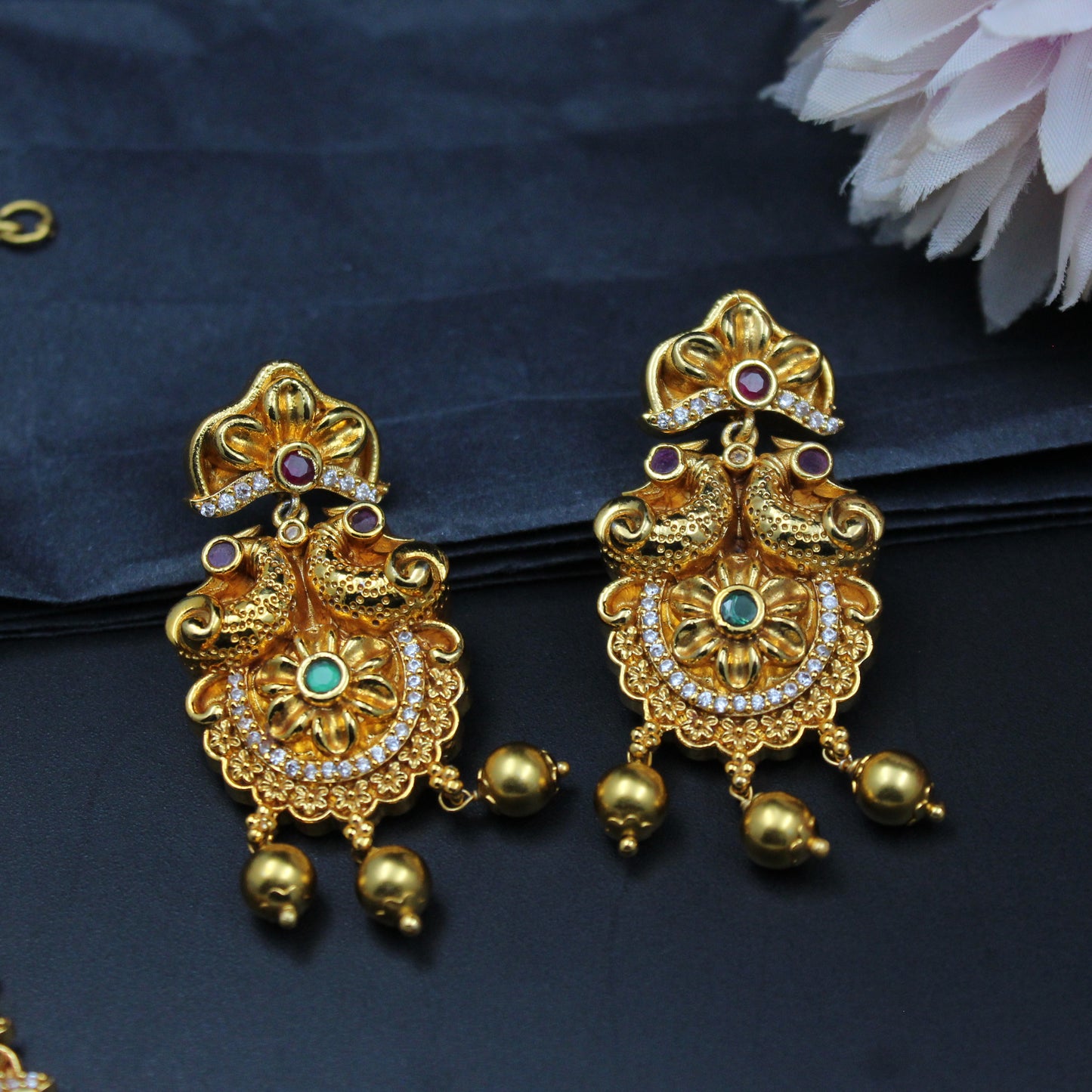 9542 Lakshmi matte finishing short necklace with golden balls