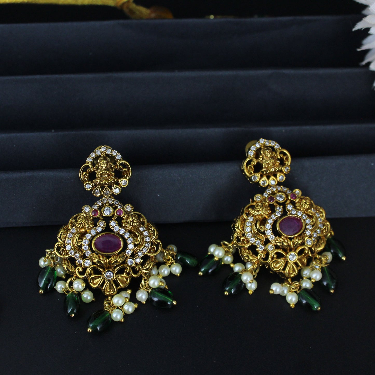 39197 Bridal Nakshi short necklace with screwback earrings