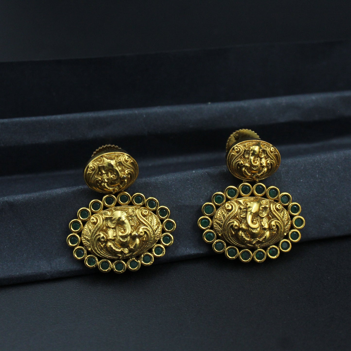 5643 Ganesh short necklace with pota stone and earrings