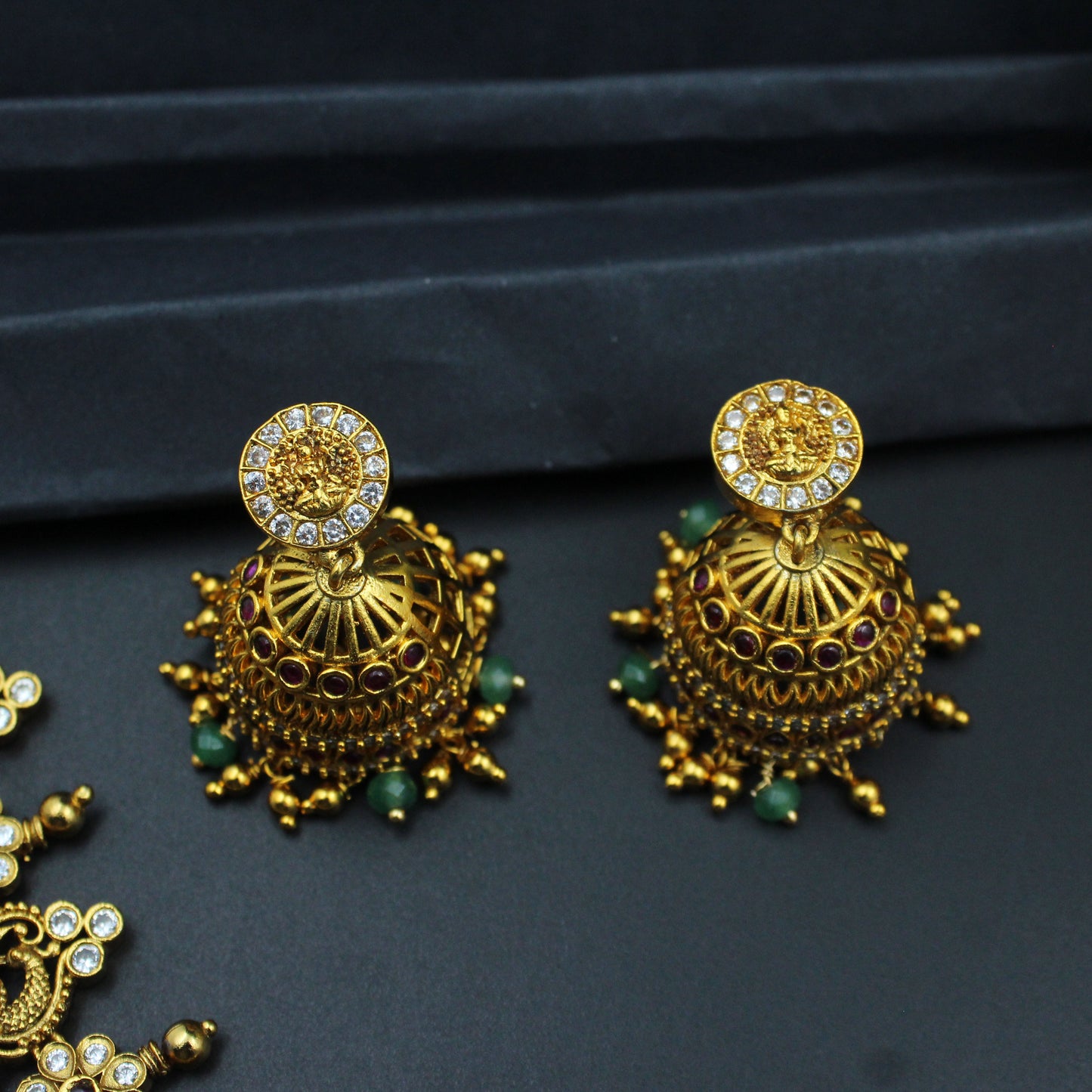 35318/35316 Nakshi short necklace with golden balls making