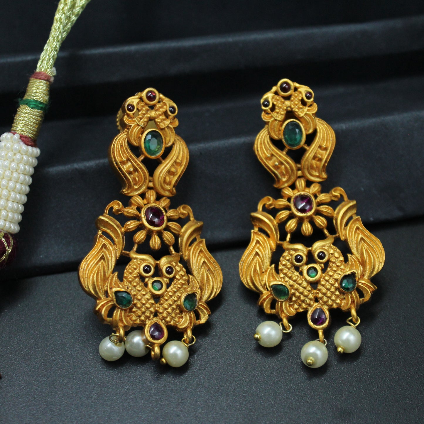 5112 Double peacock short necklace with matte polish