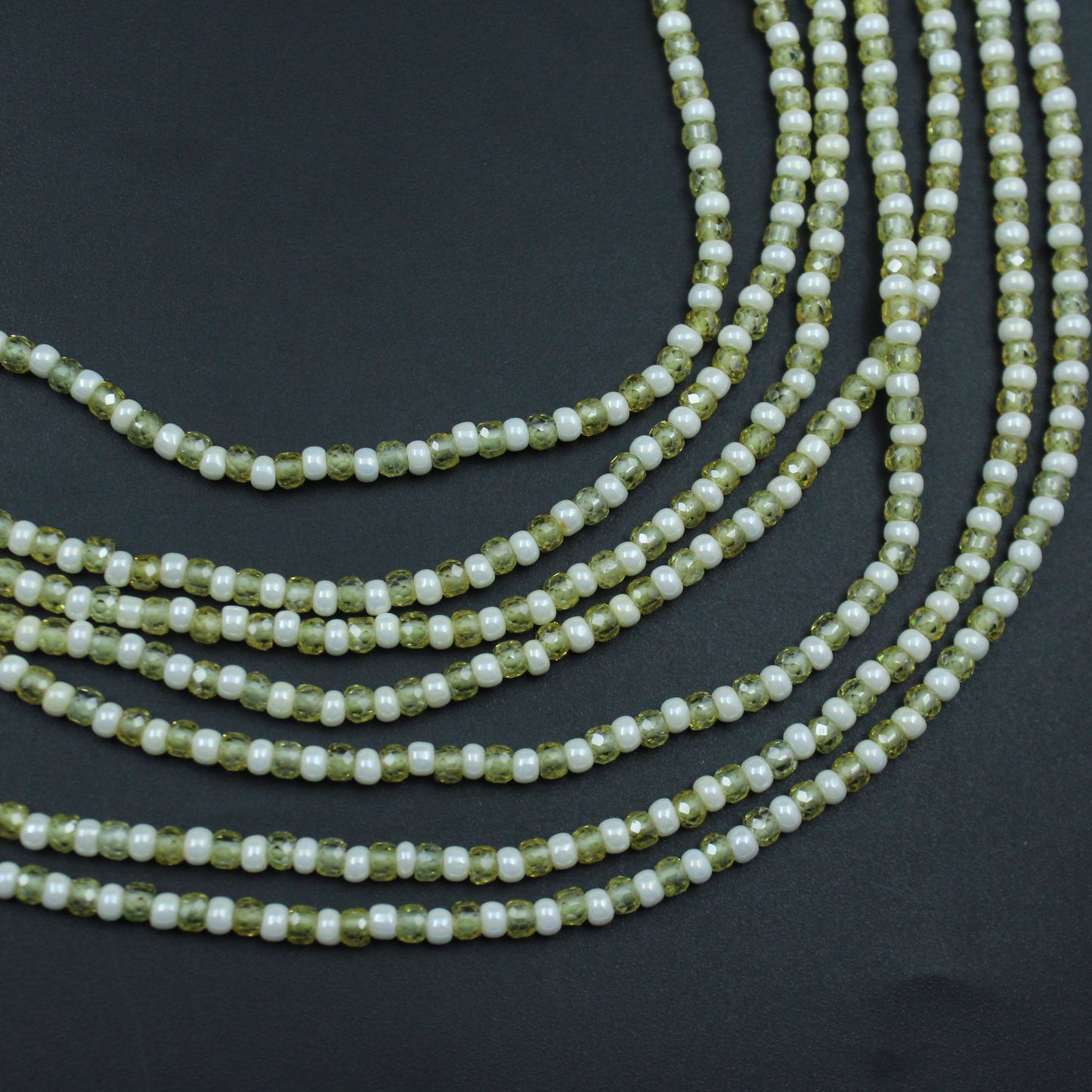 40043 Sugar Beads 7 Lines Light Green