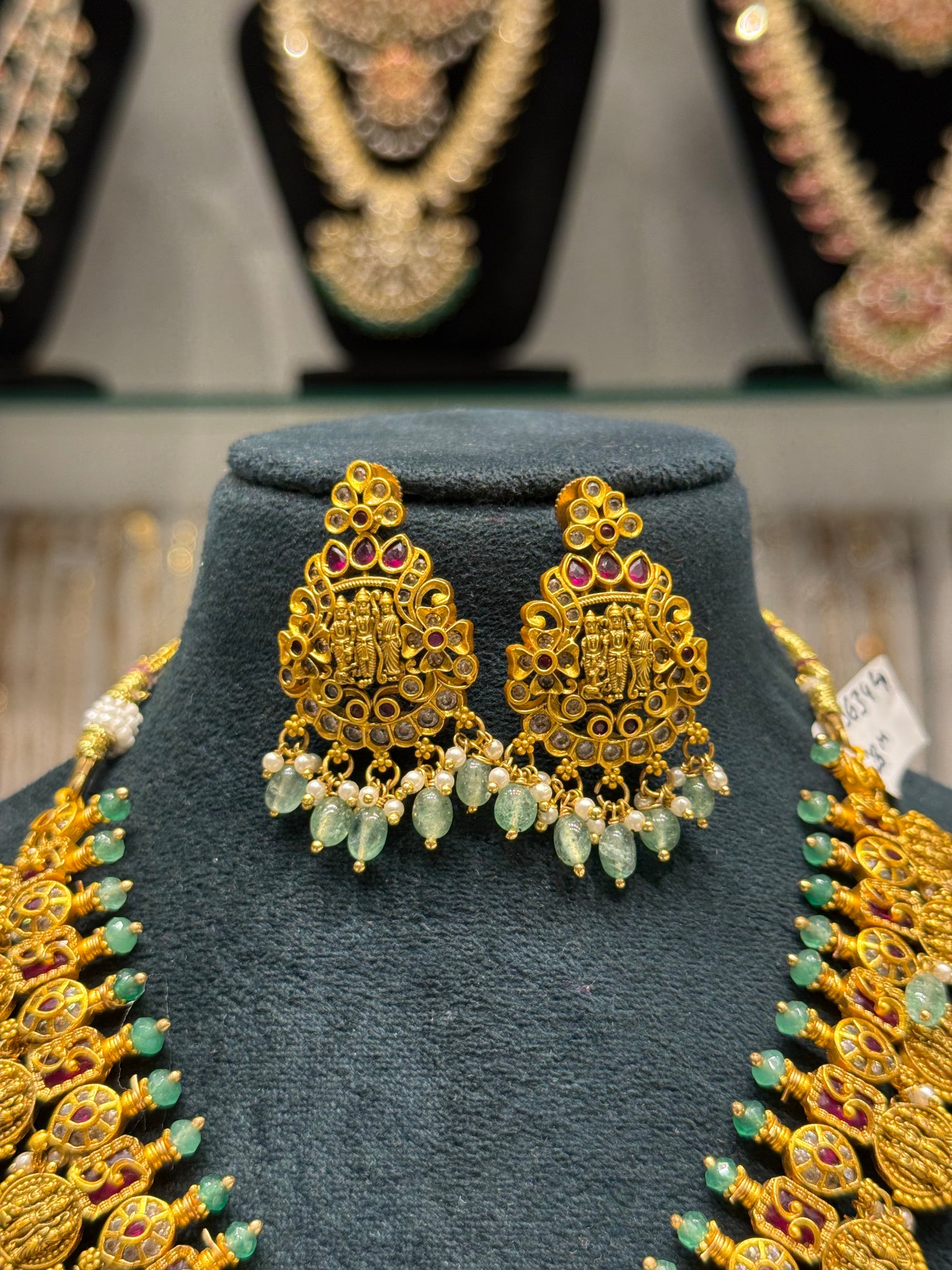 36344 Ramparivar Short necklace with mehendi polish