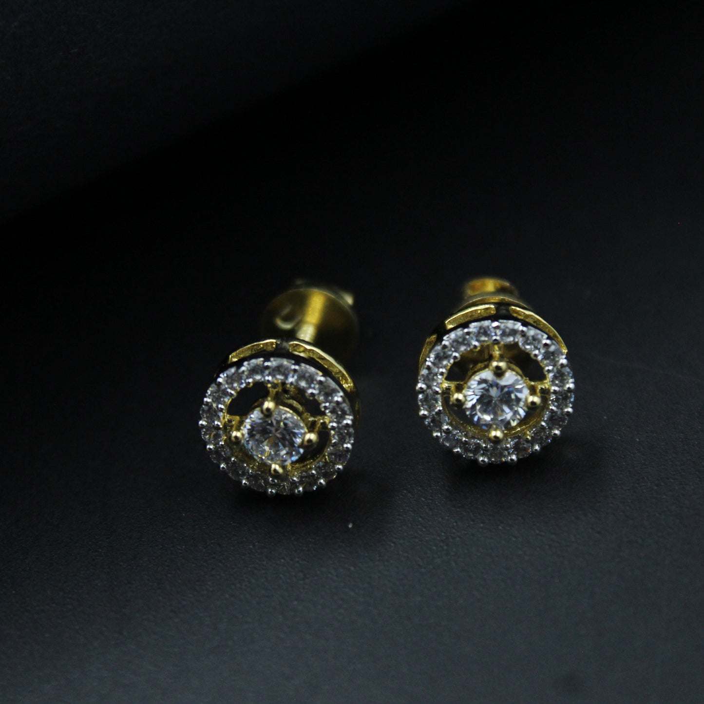 39320 GJ Round Pendent Set With Black Beads