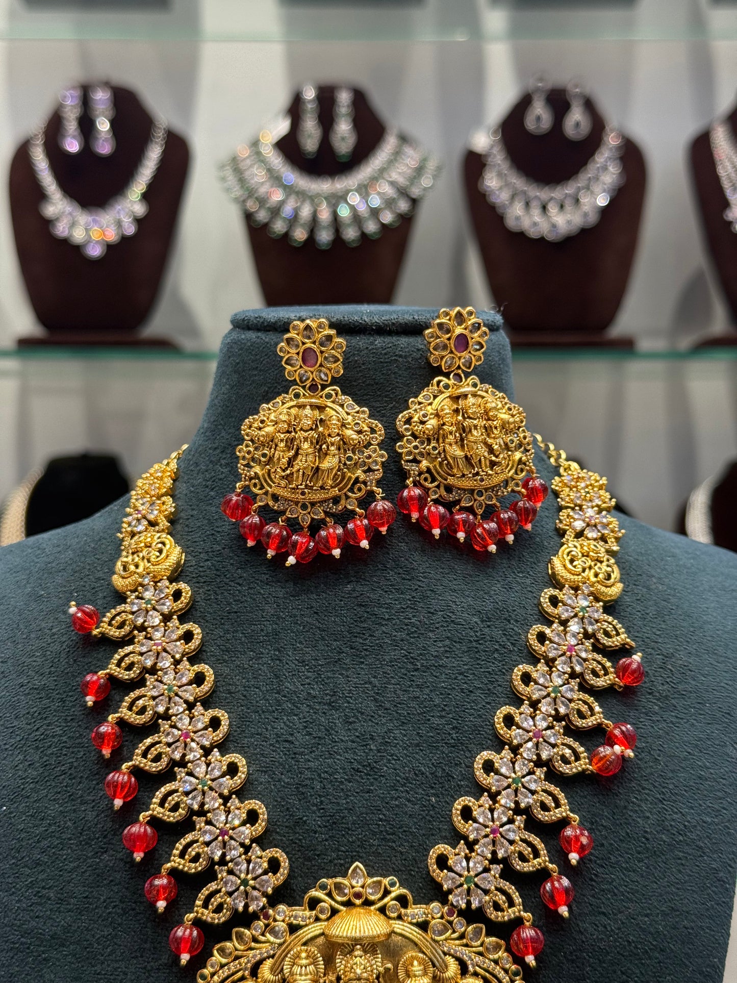 17432 Ramparivar necklace with screwback earrings and Chandbali