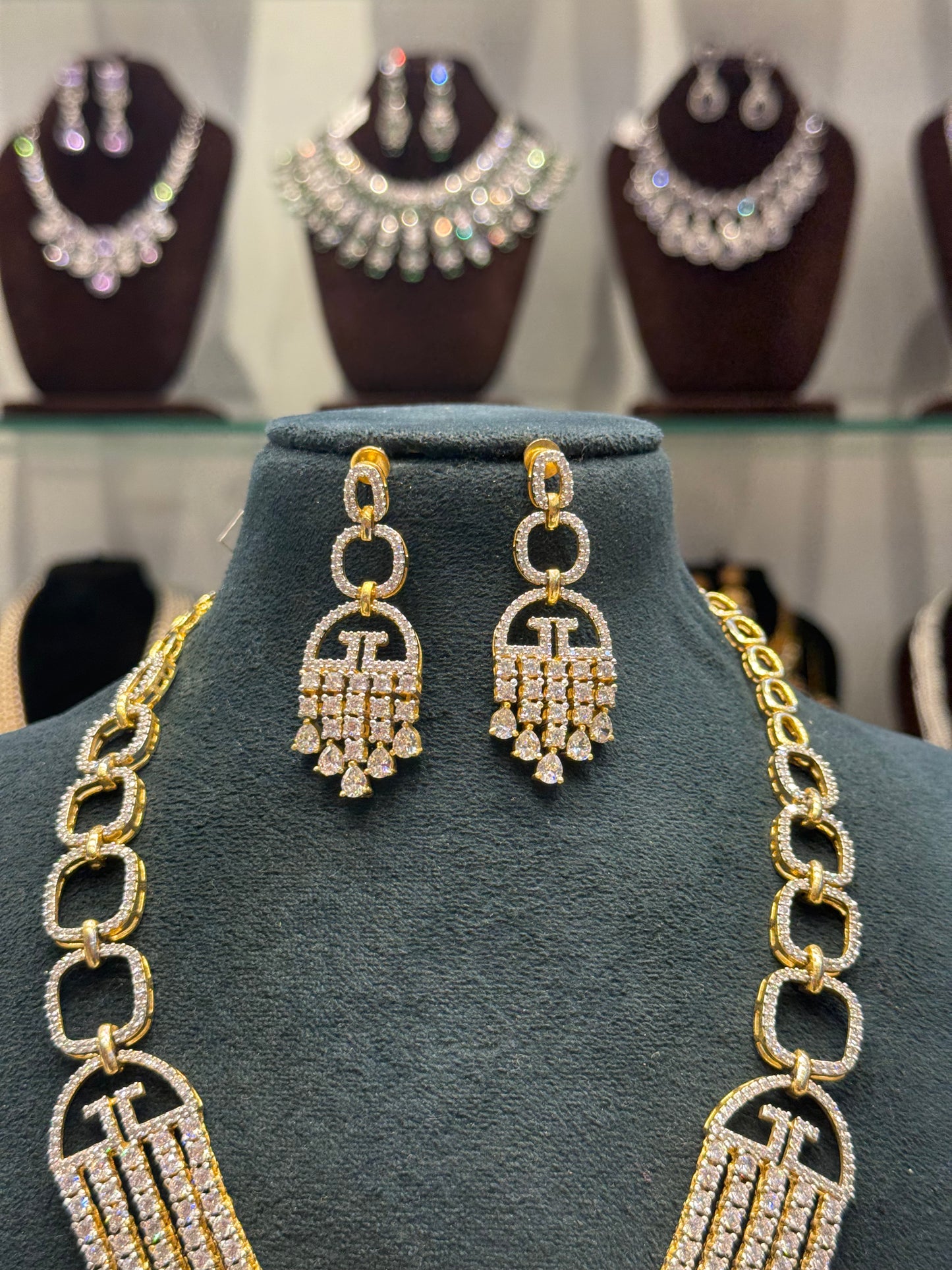28006 Real diamond look layer statement necklace with screwback earrings
