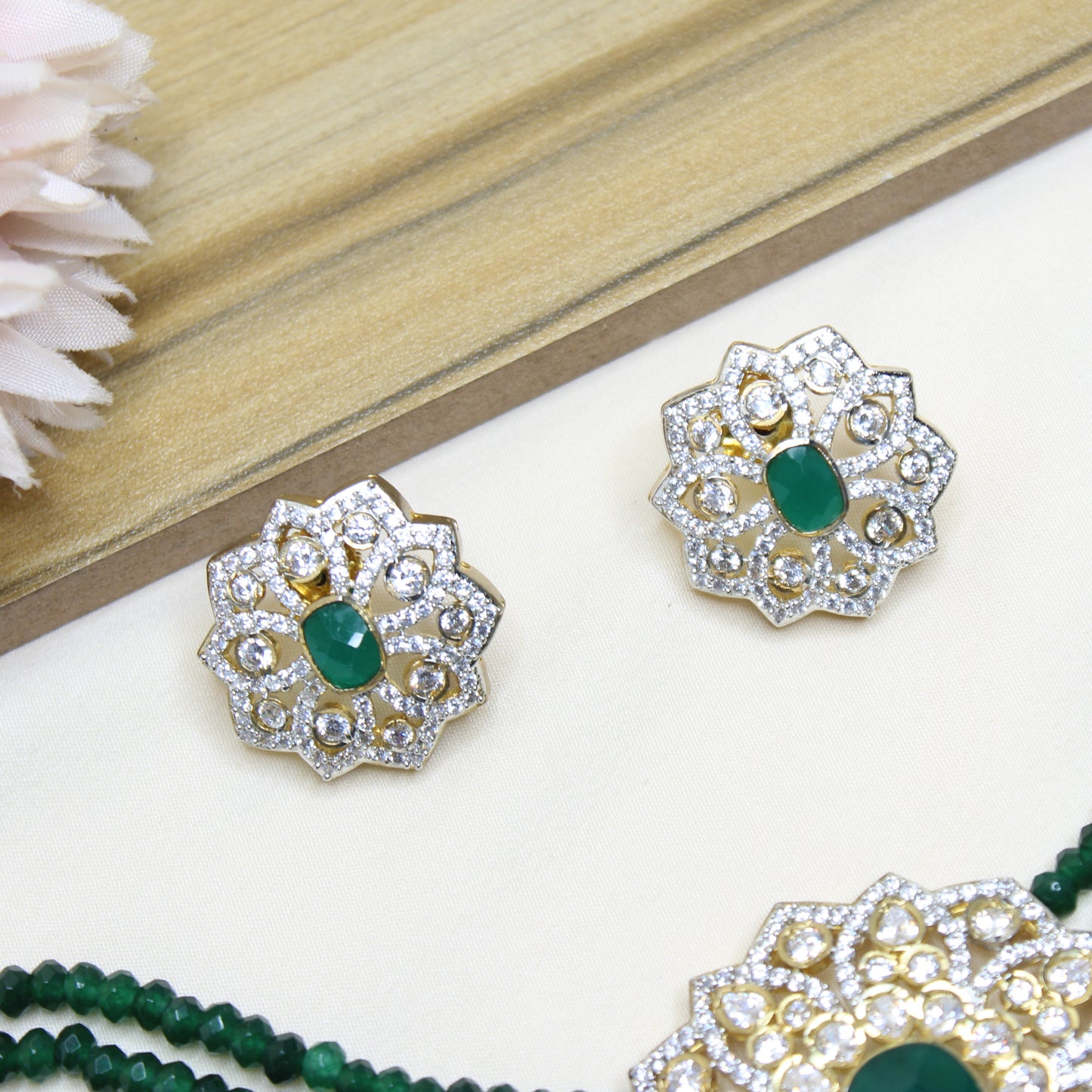 4047 6 Lines Green Beads Choker