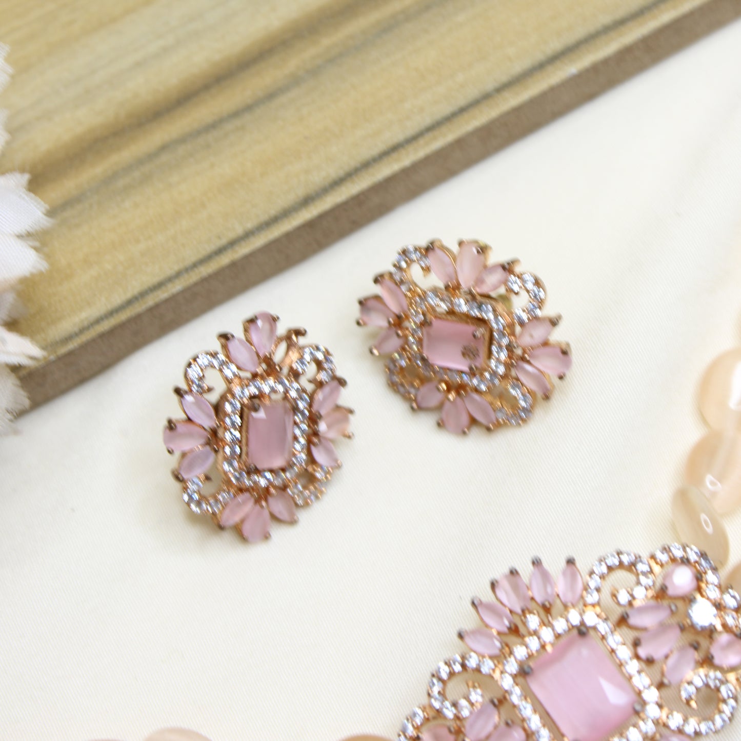 6738. Monalisa Mint Choker