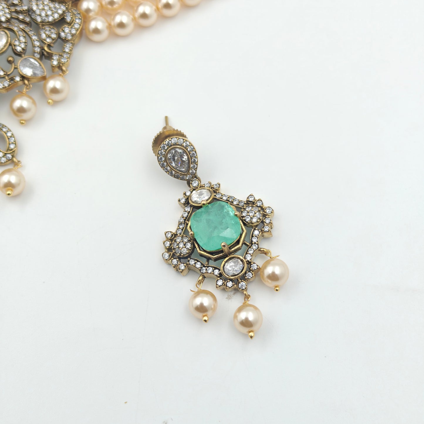 40669 Victorian mint green choker with Swaroski pearls