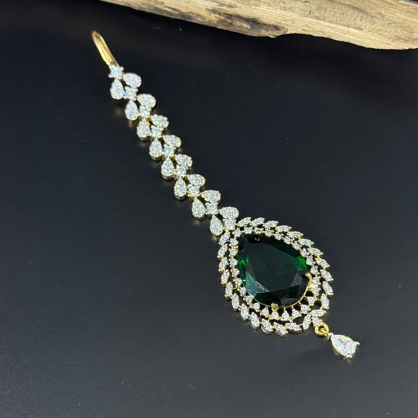 39120 diamond look Mangtikka with emerald stones