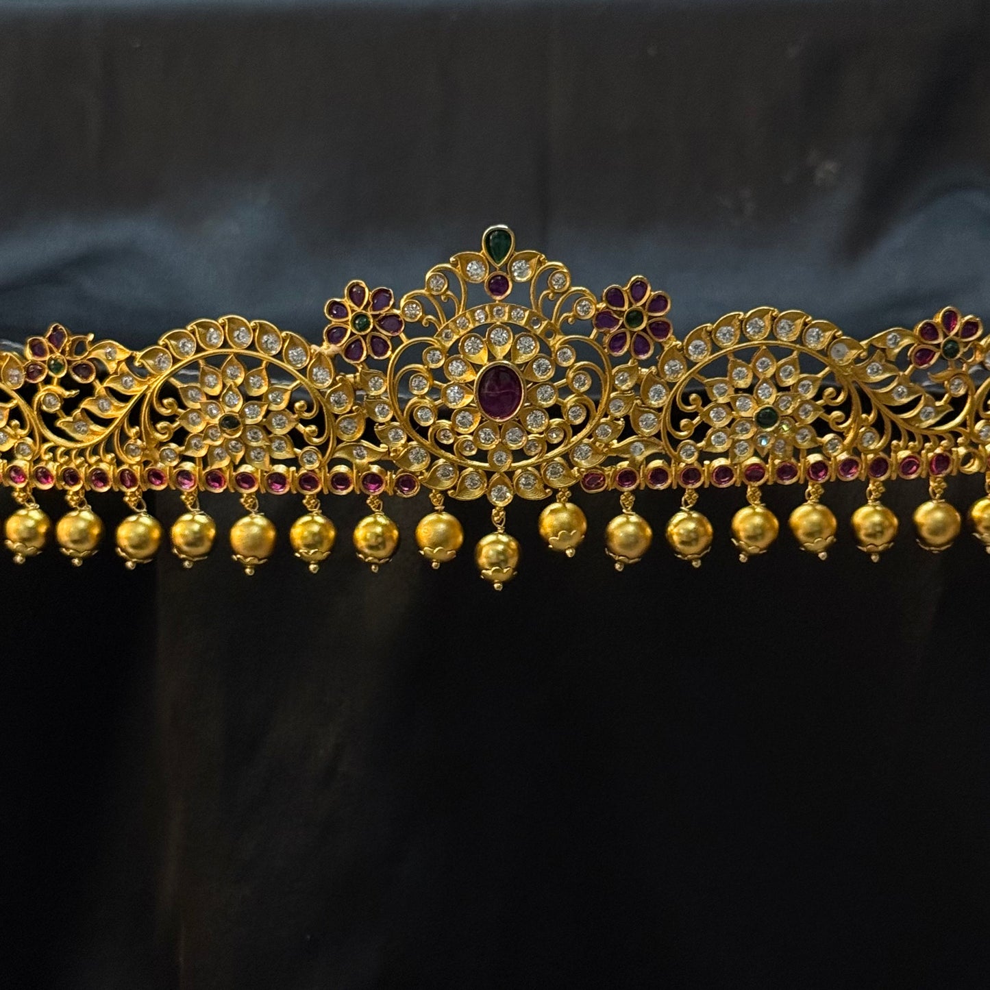 40099 Matte flower pattern with multi stone vaddanam