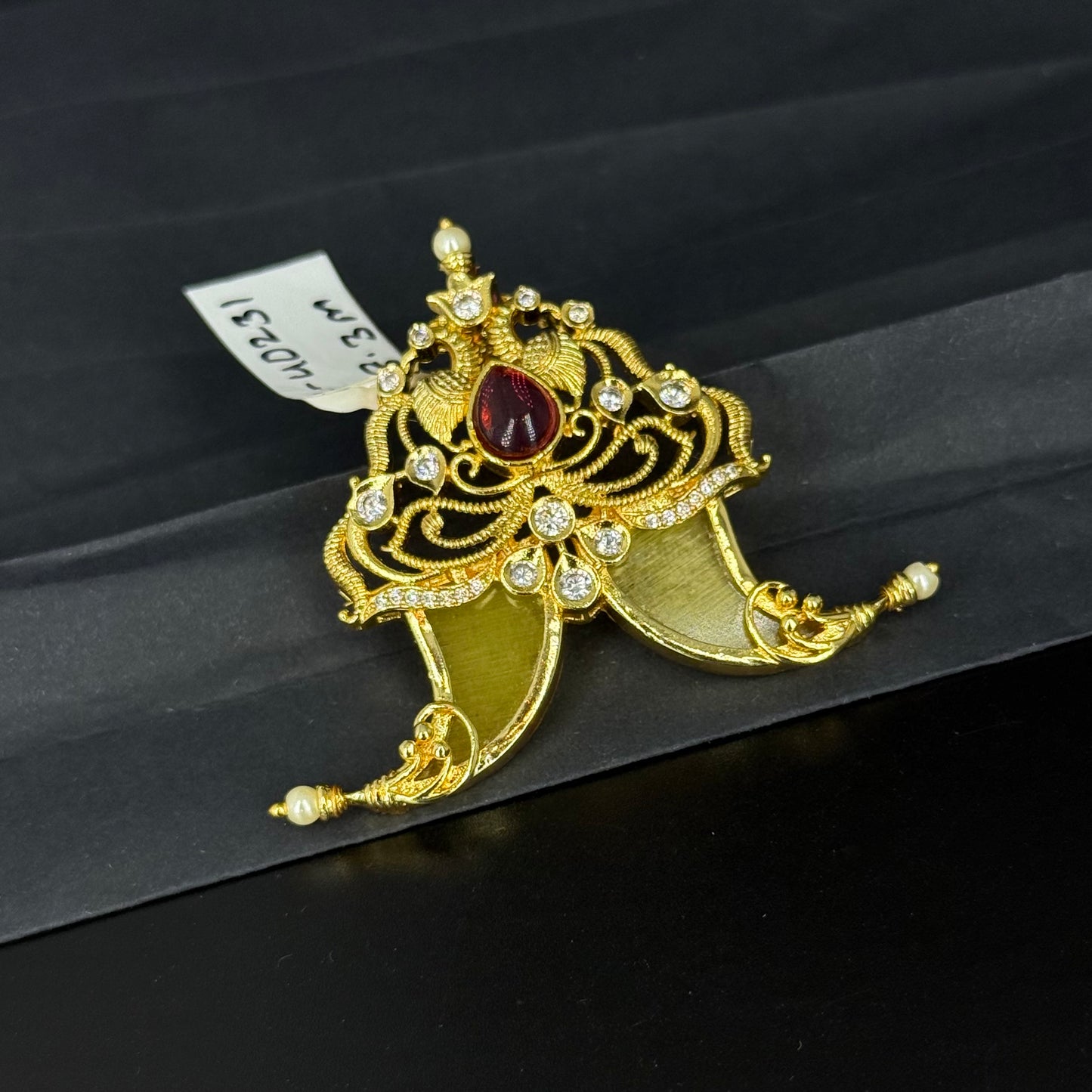 Ruby stone Tiger nail