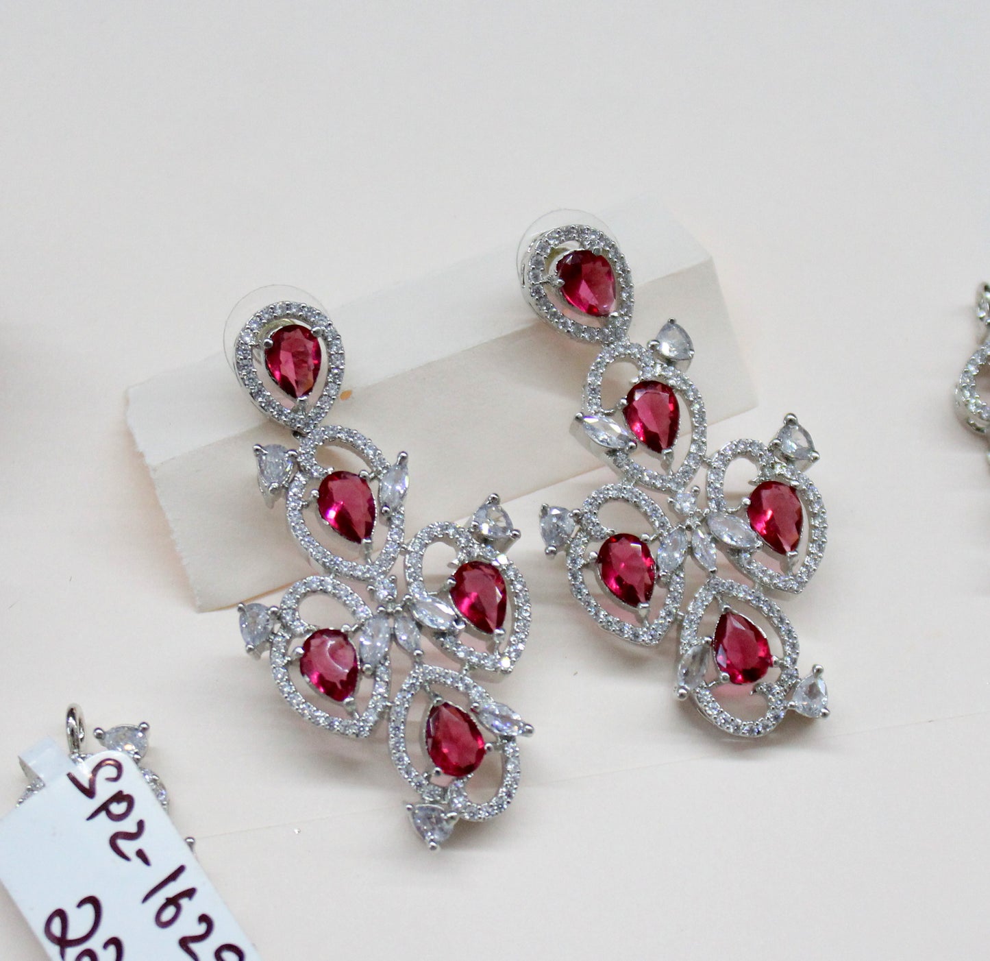 Platinum necklace with maangtika