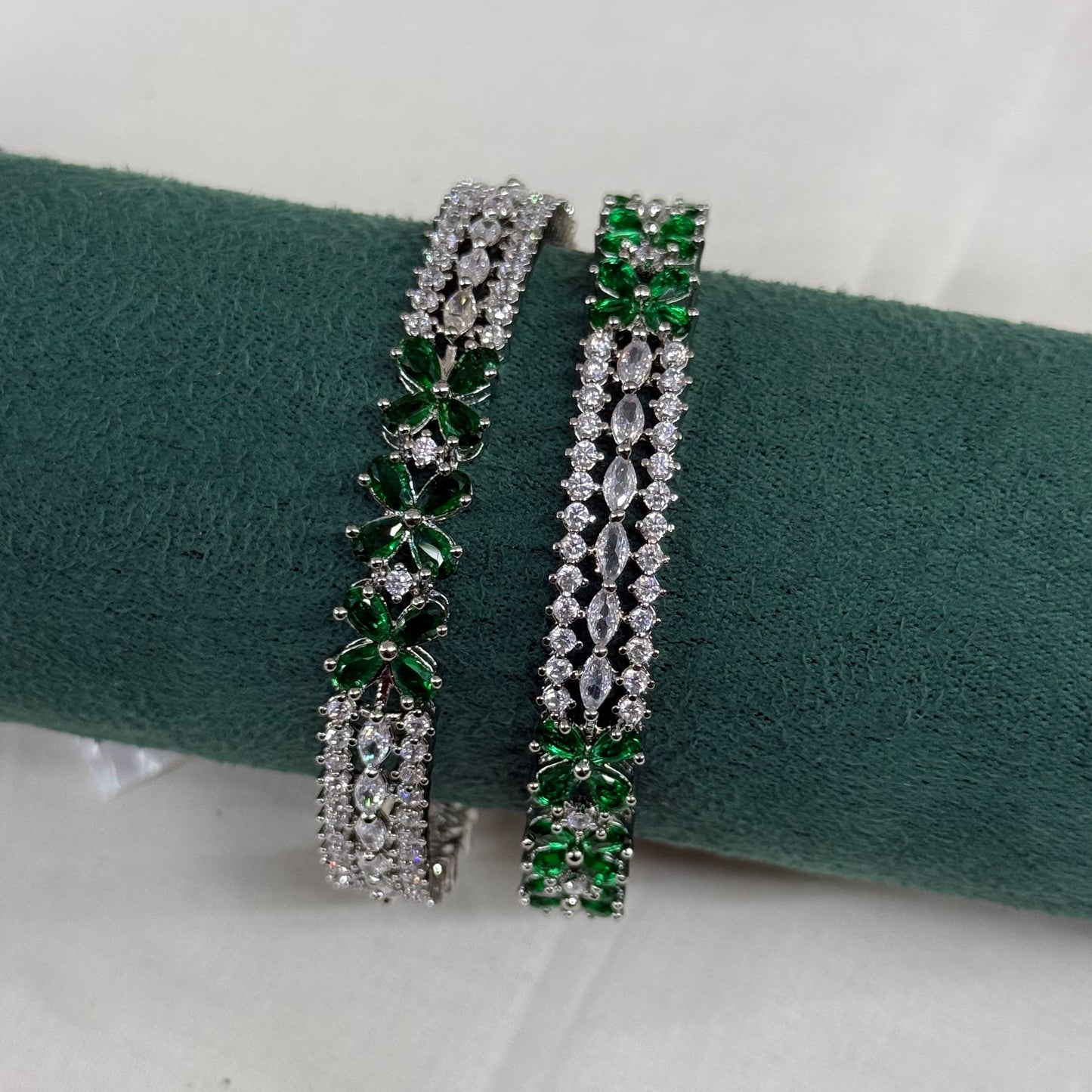 36683 platinum green flower pattern bangle