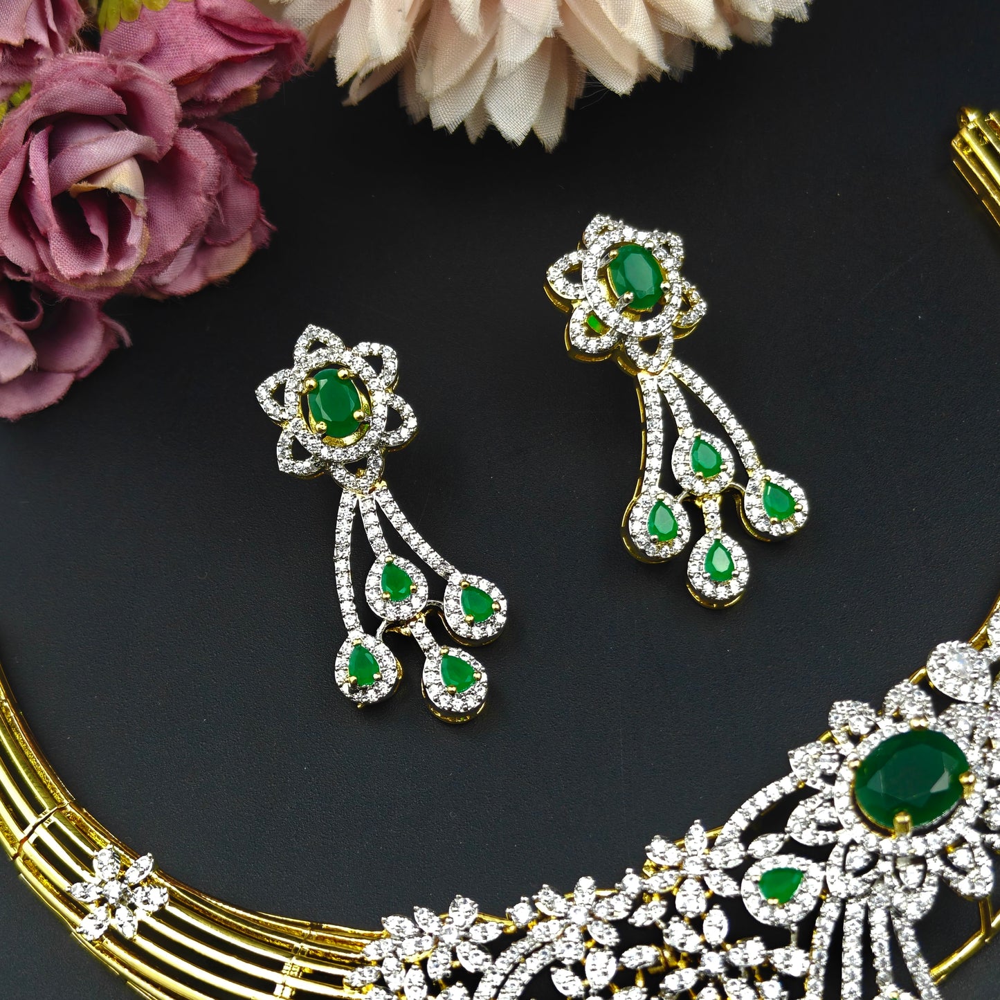 40544 GJ kante in green stone with screw back earrings