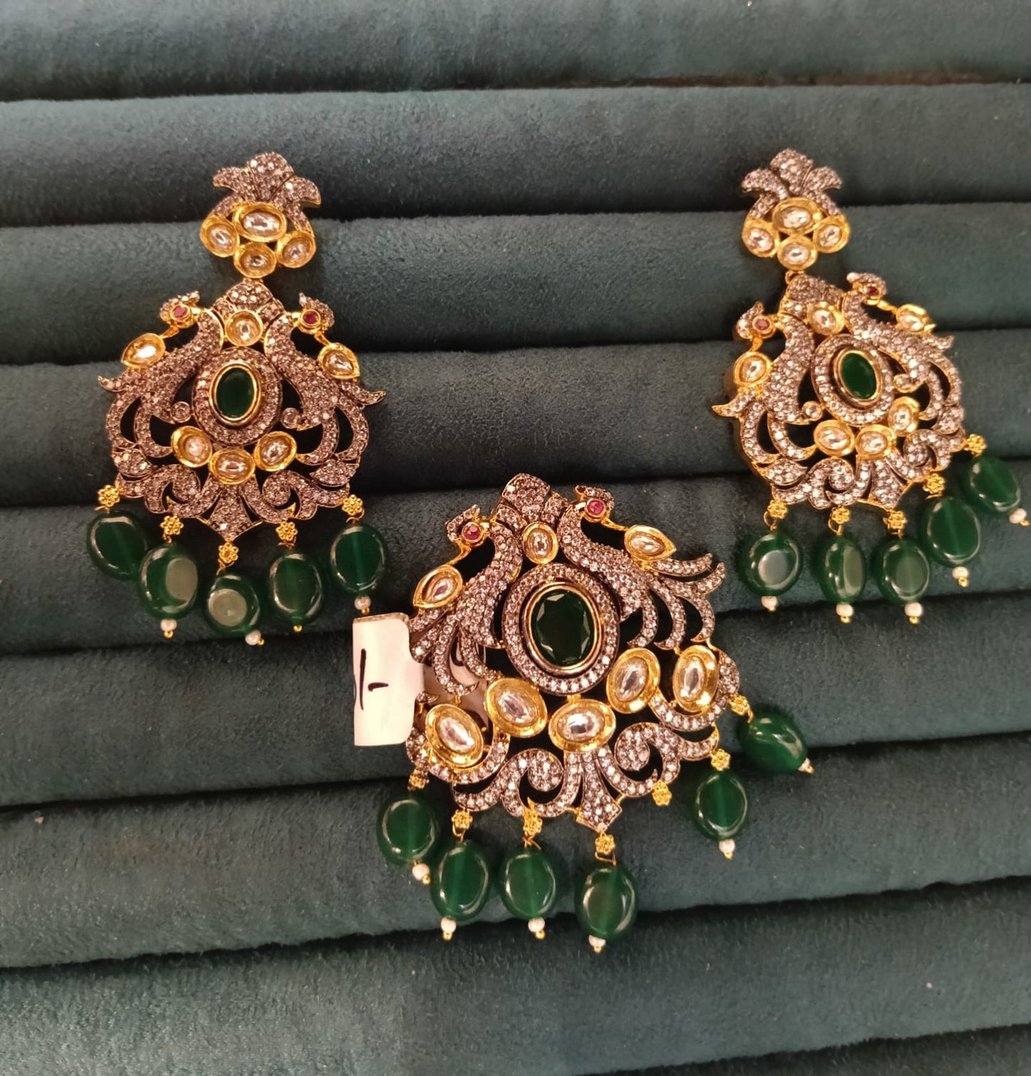 17201 Victorian Peacock Green pendant set