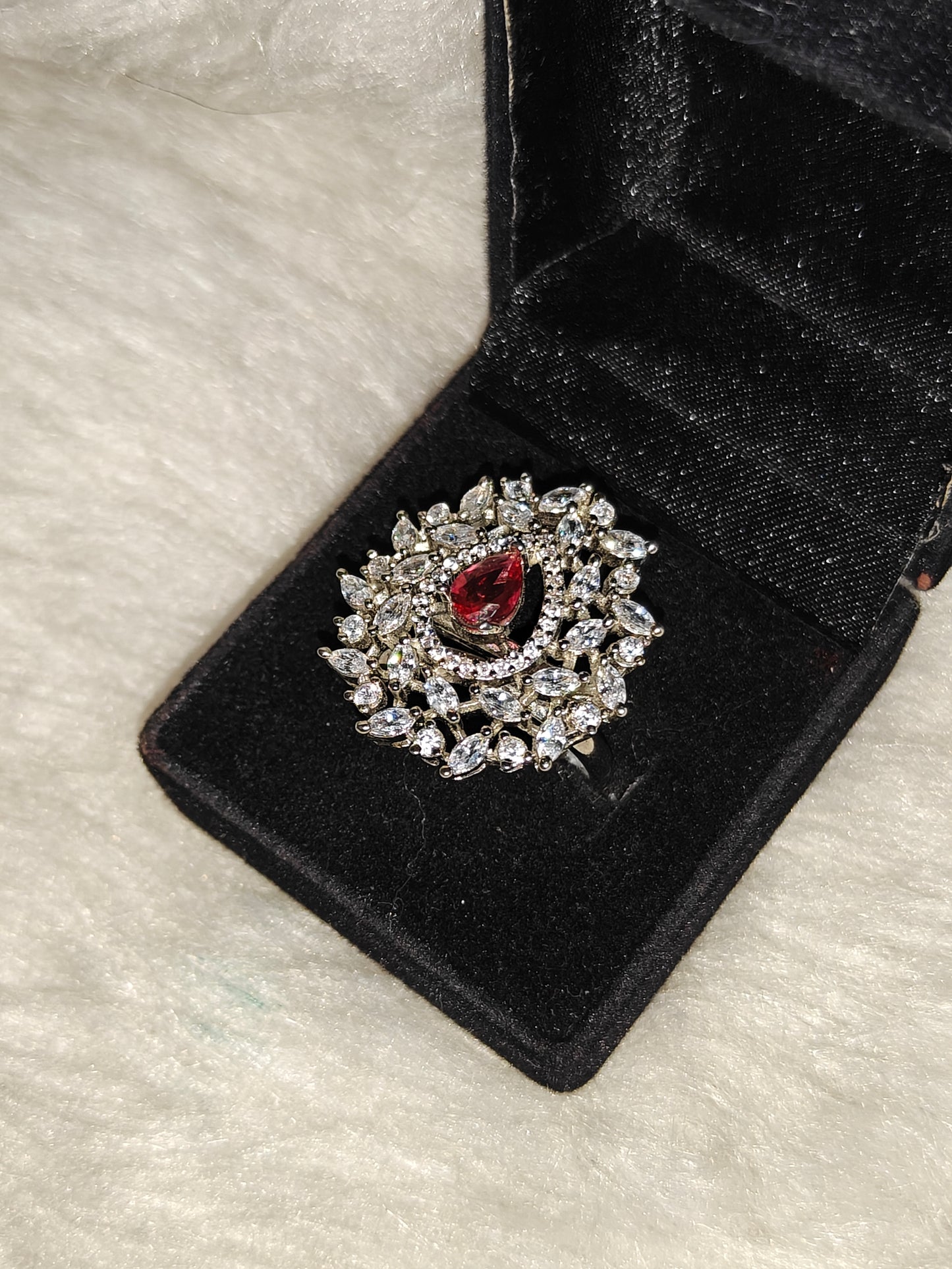 27256 platinum red colour finger ring