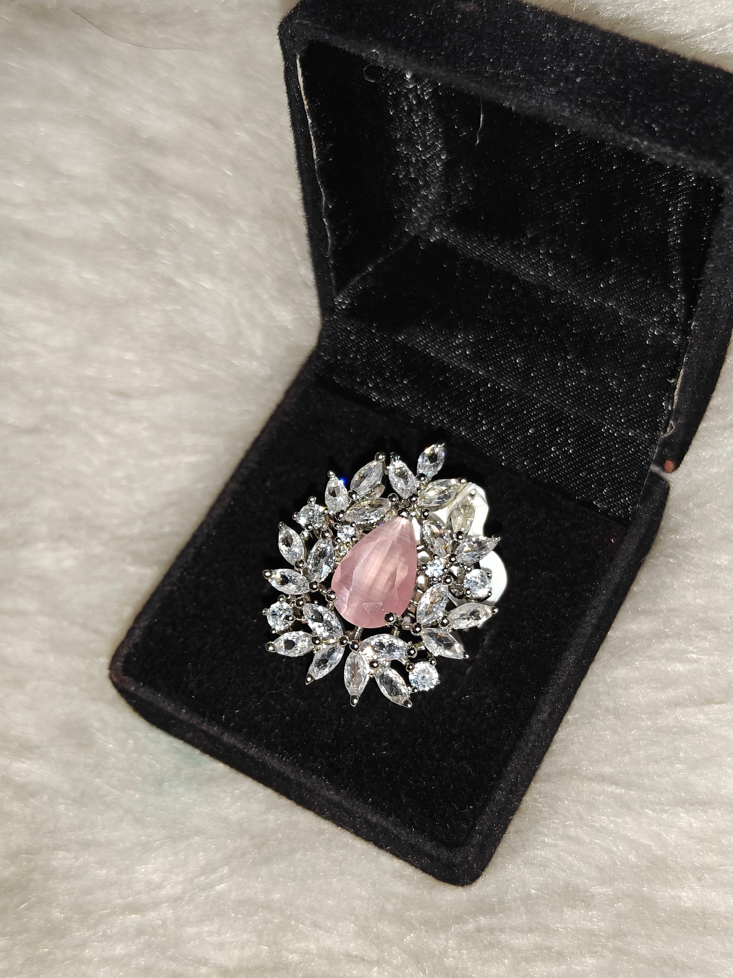 27250 platinum light pink finger ring