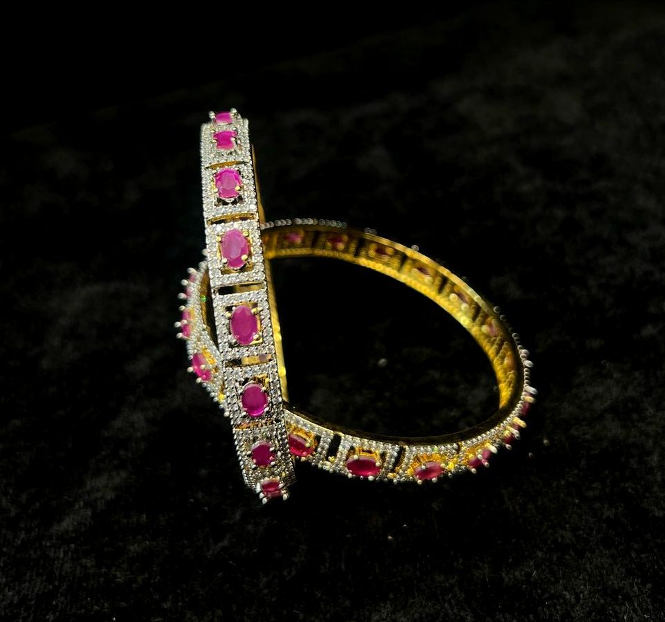 38475 Diamond look bangle