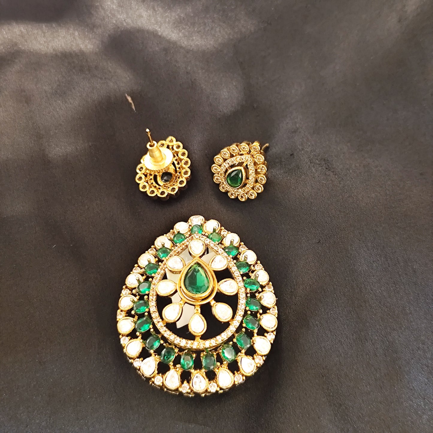 36281/36279 Victorian green drops Pendant set