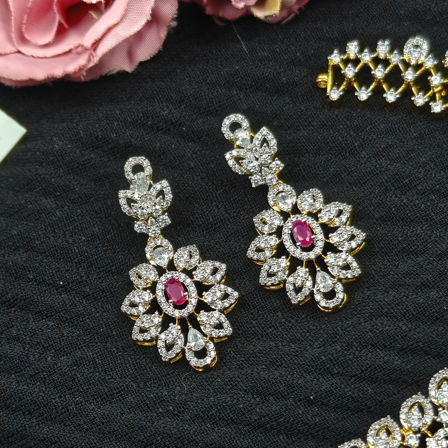 39252 Real diamond look necklace