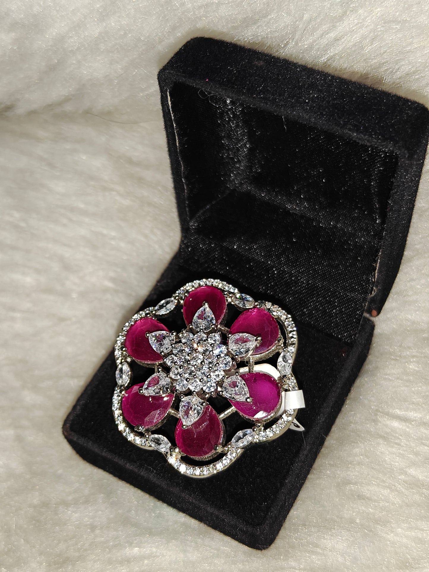 16620 platinum Ruby finger ring