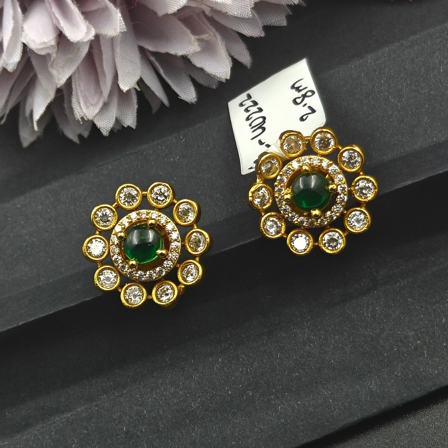 40222 Matte round green stone studs