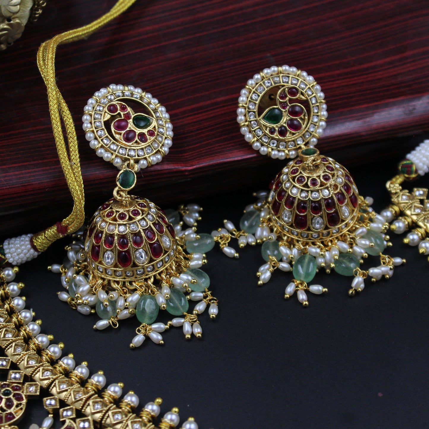 38970 / 40149 / 40244 Nita Ambani Gutta Pusalu short