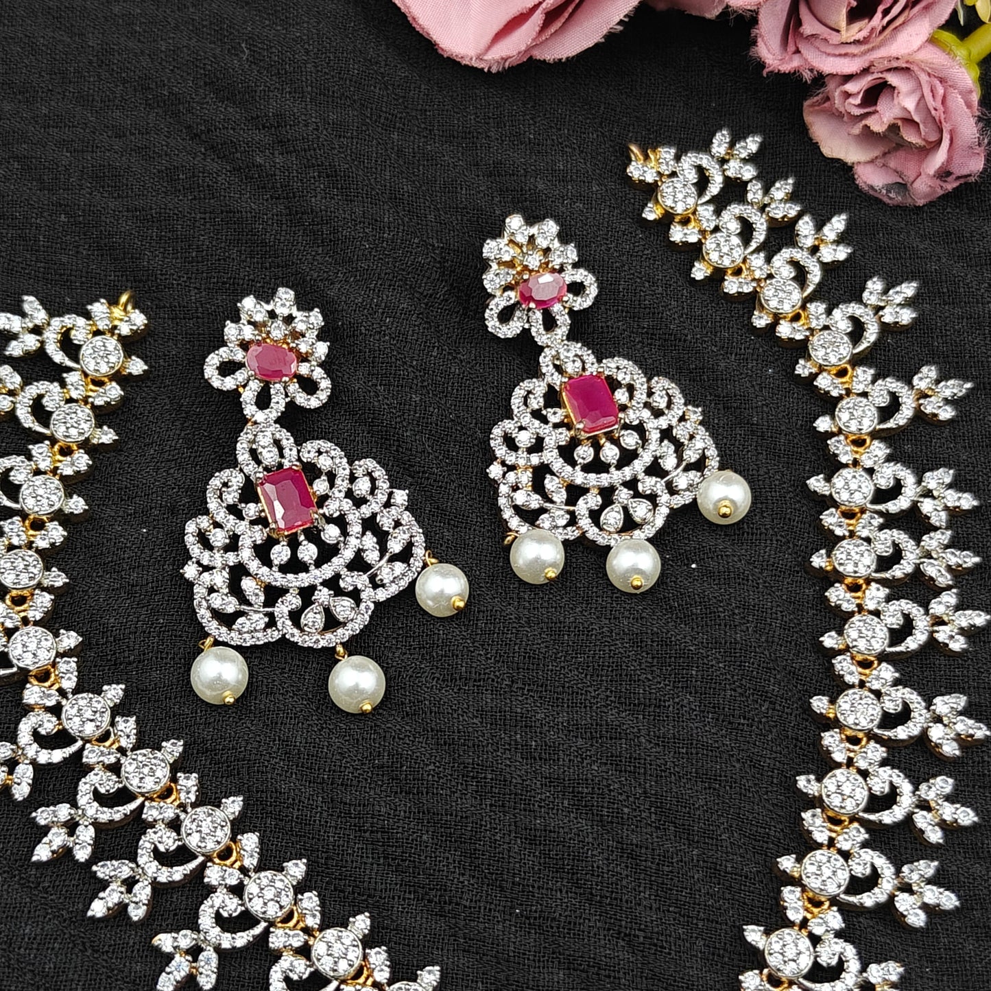 20320 Gj Broad Pendant Fancy Necklace