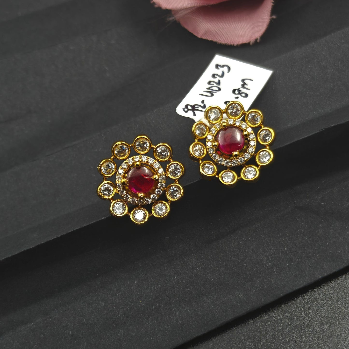 40223 Matte round red stone studs