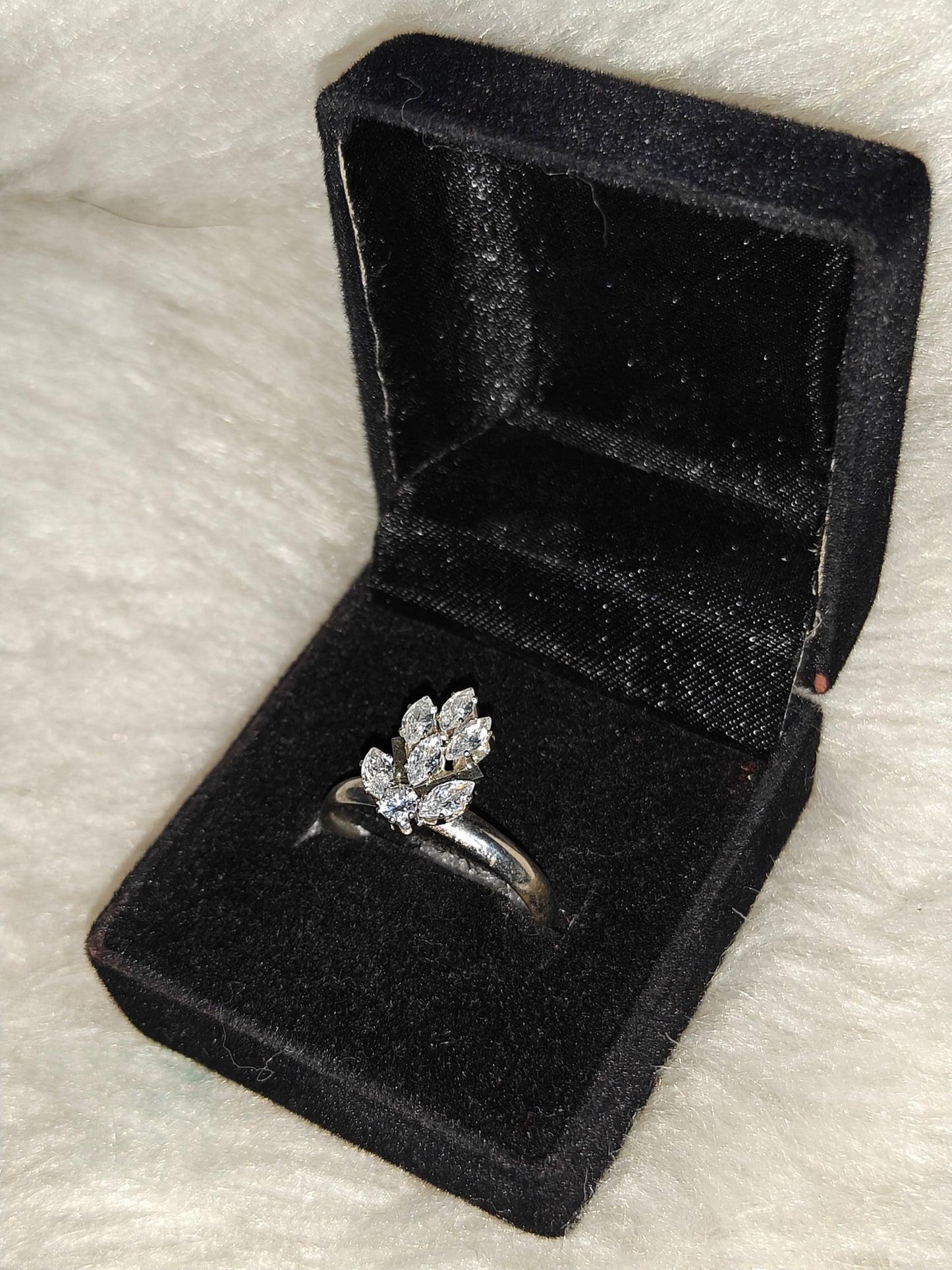 10330 / 10339 platinum full white finger ring