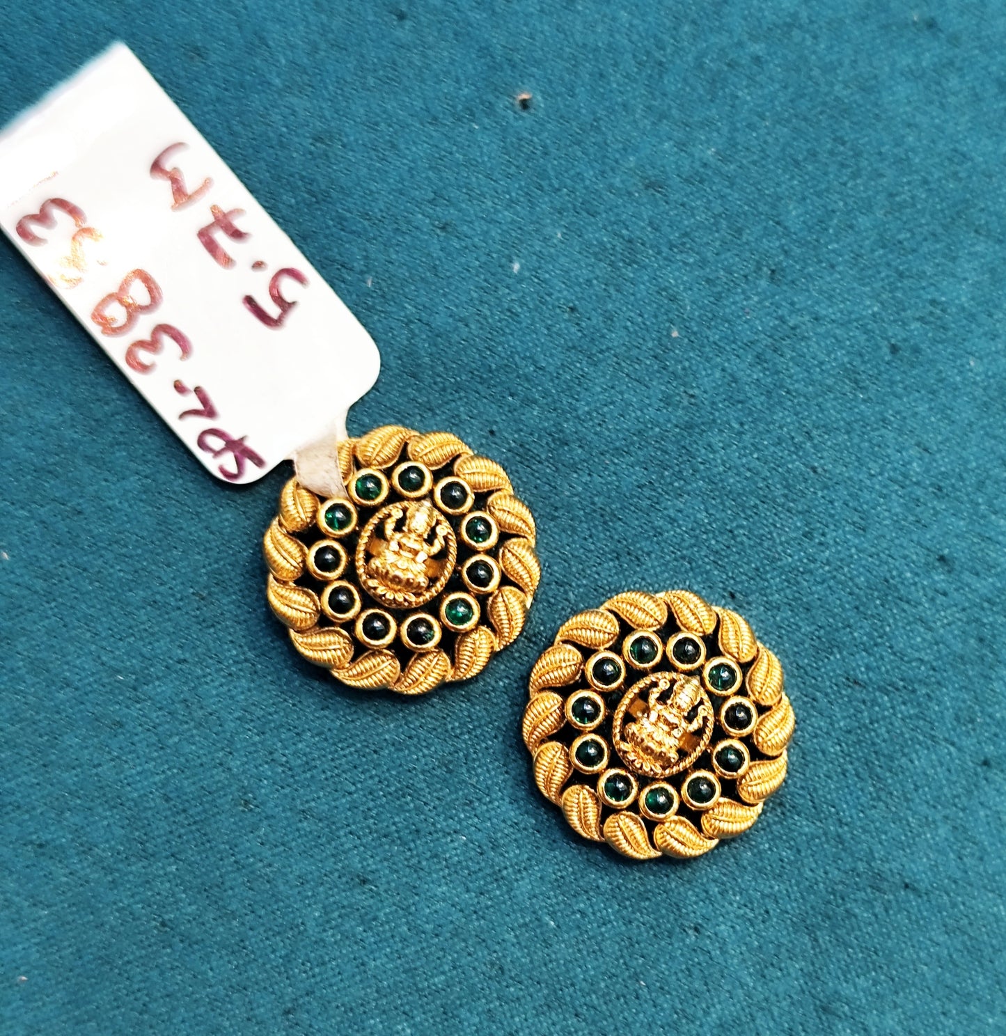 38331 Matte lakshmi Stud