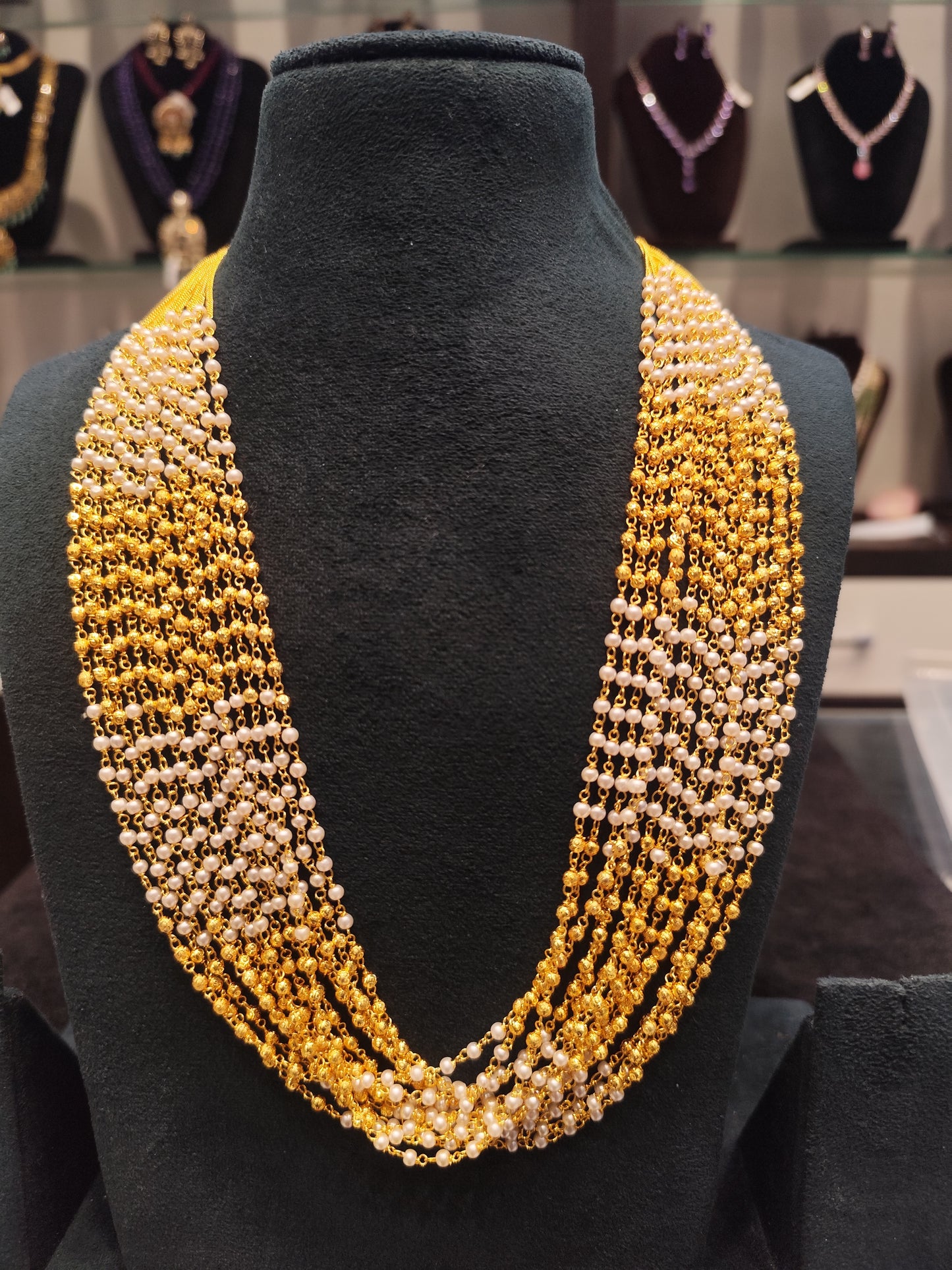 39577 15 lines pearls & gold balls mala