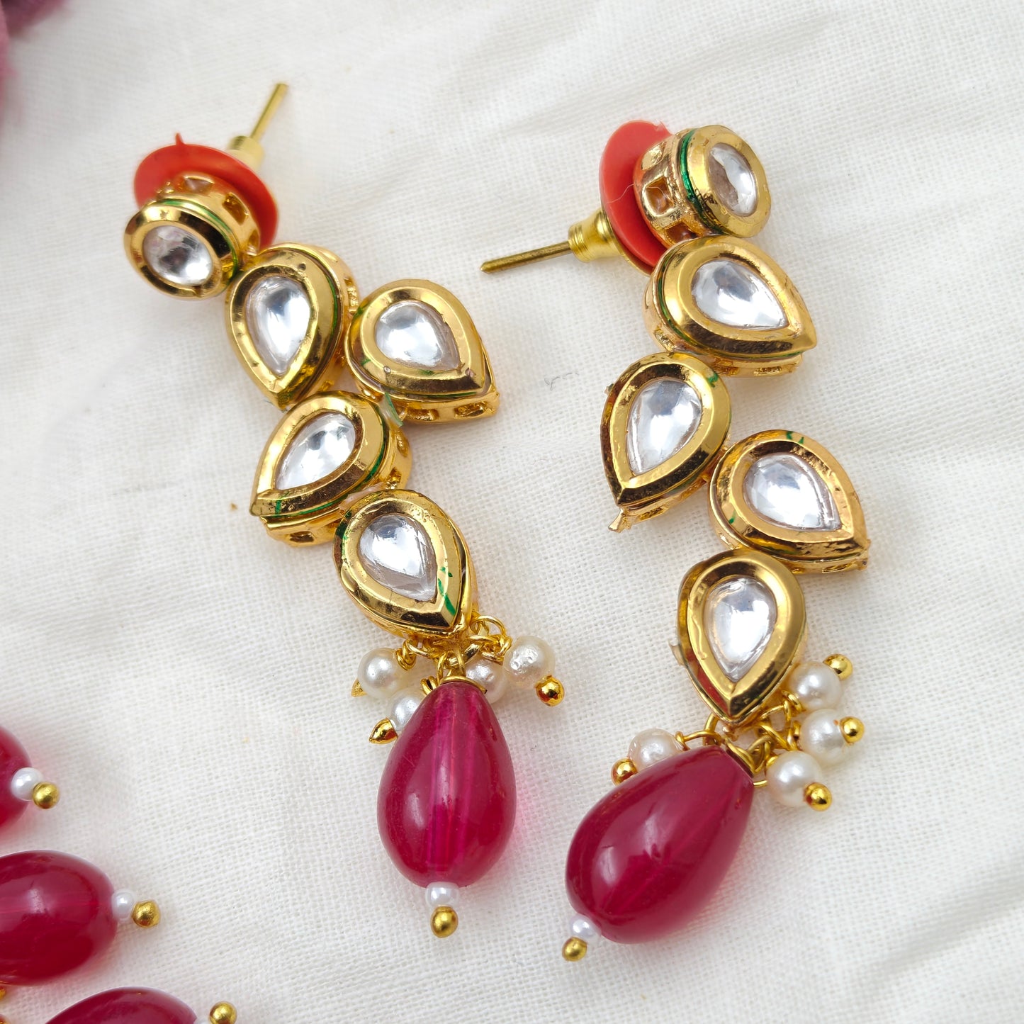 16852 Mennakari Kundan short necklace with red drop pattern beads