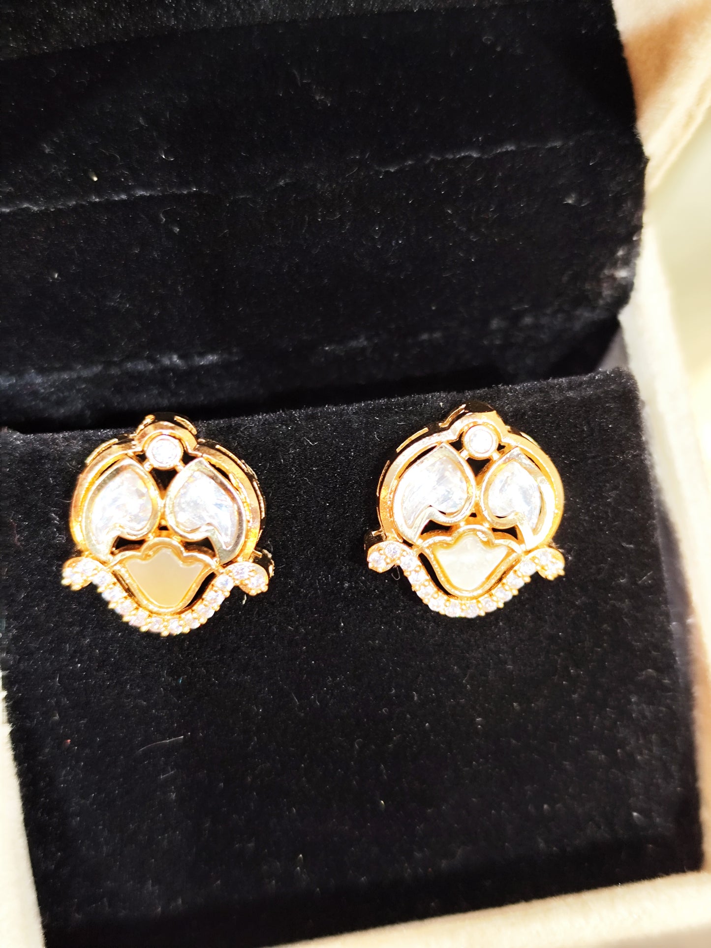 38633 Mother of Pearl Stud