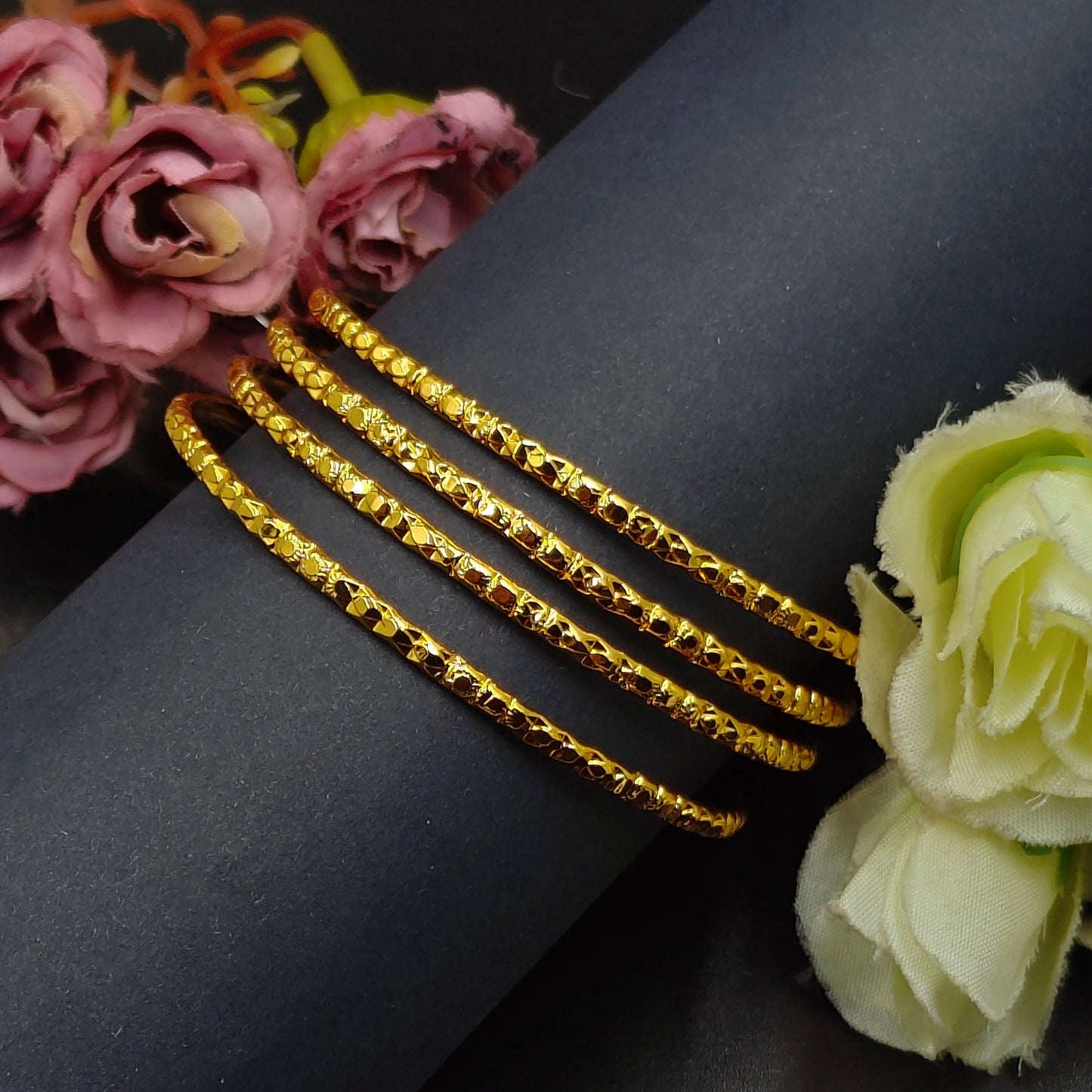 4352 / 4357 Gold polish 4 pcs bangle