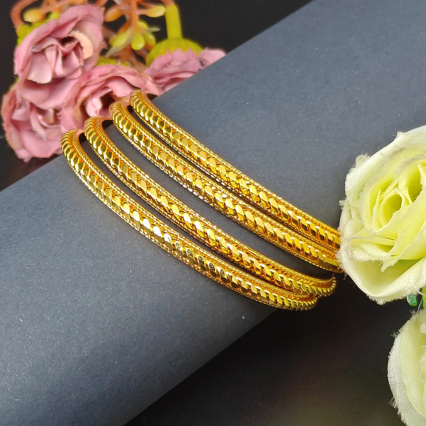 20754 Gold polish 4 pcs bangle