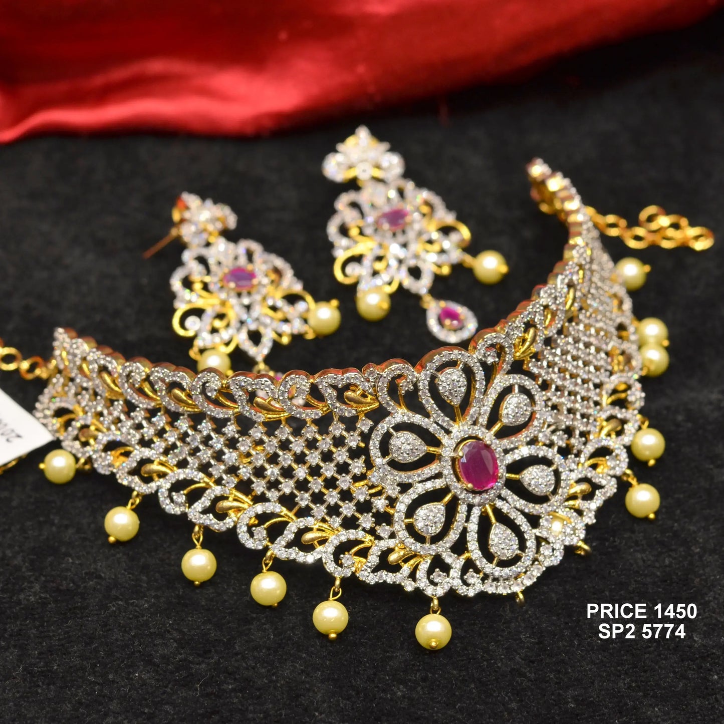 5774 Diamond Look flower choker